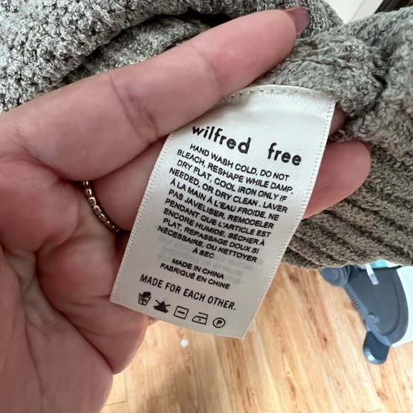 Aritzia Wilfred free Essential Chenille Sweater Green size L - Picture 6 of 7